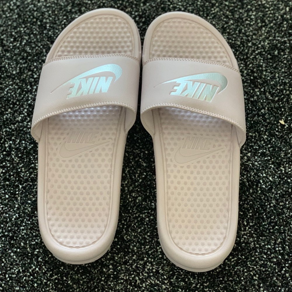 Nike slides Rose/Silver